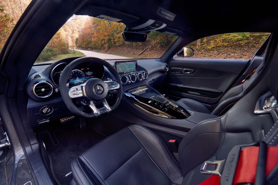 Интерьер Mercedes-AMG GT (C190) 2019 года  (NA) (фото 3 из 46)